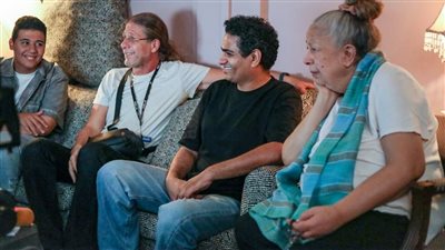 لدعم نجلها.. زيارة خاصة من سمية الألفي للوكيشن تصوير فيلم سفاح التجمع