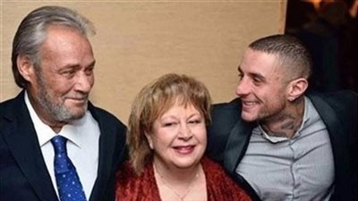 بعد مشاهدتها لـ فيلم سفاح التجمع.. سمية الألفي لـ نجلها أحمد الفيشاوي: رفعت راسي وراس أبوك