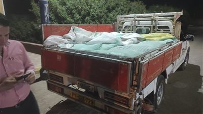 ضبط سيارة محملة بطن دقيق بلدي مدعم قبل بيعه في السوق السوداء ببني سويف