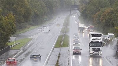 سرعة الرياح تصل لـ 100 ميل.. تحذيرات من العاصفة إيمي في بريطانيا