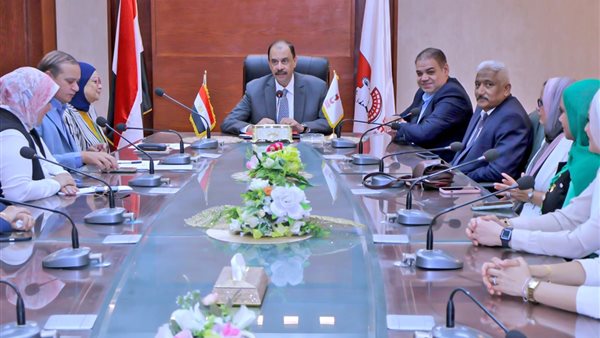 اجتماع محافظ سوهاج