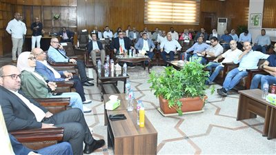 وزير الإسكان يصدر حزمة من التكليفات لرؤساء أجهزة مدن غرب القاهرة بشأن الطرق الرئيسية ومتابعة المشروعات