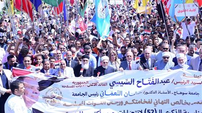 بحضور شوقي علام.. مسيرة حاشدة بمناسبة ذكرى انتصارات أكتوبر في جامعة سوهاج