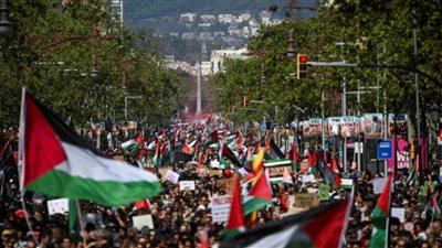 عشرات الآلاف يتظاهرون في إسبانيا لرفض الحرب على غزة