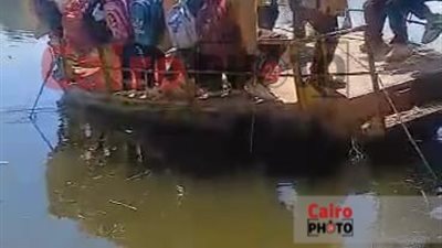 شايلين أرواحهم مع شنط المدرسة│ معدية الموت بجزيرة مطيرة بقنا تنقل عشرات التلاميذ.. والأهالي: بيجروها بحبل