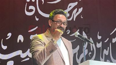 أكرم حسني يقدم حفل افتتاح الدورة الثامنة من مهرجان نقابة المهن التمثيلية