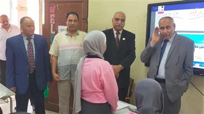 نائب وزير التعليم يتفقد مدارس بنها لمتابعة انتظام الدراسة وتطبيق المناهج الجديدة