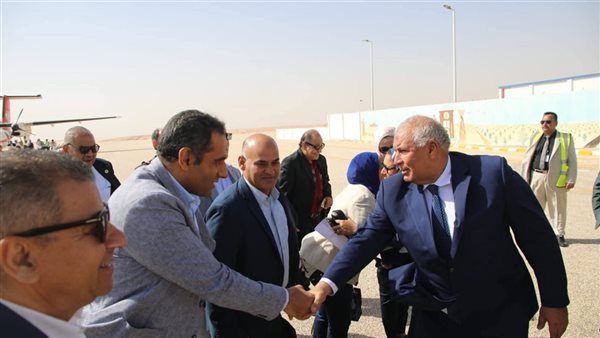 جانب من لقاء محافظ