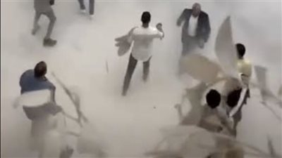 الكراسي طارت في الهواء.. مشاجرة بين المعازيم داخل حفل زفاف بالأقصر والدوريات الأمنية تتدخل