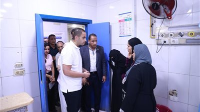 خلال جولة مفاجئة.. نائب وزير الصحة يحيل الطاقم الإداري بمستشفى كفر الشيخ للتحقيق