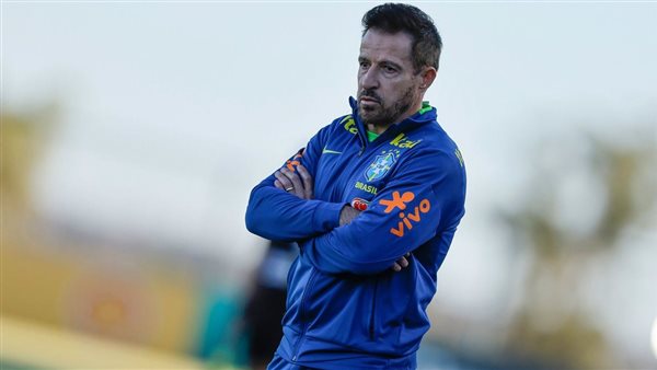 رامون مينيزيس المدير