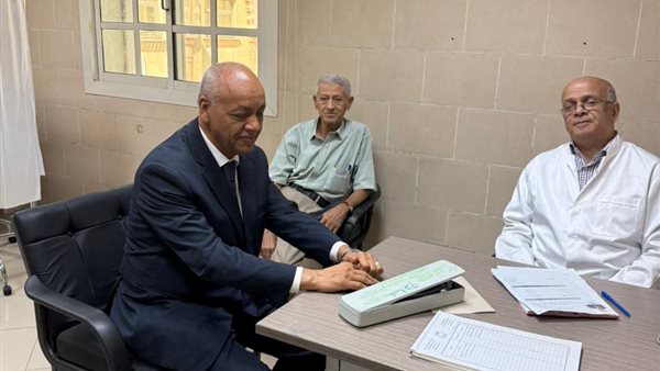 مصطفى بكري يجري الكشف