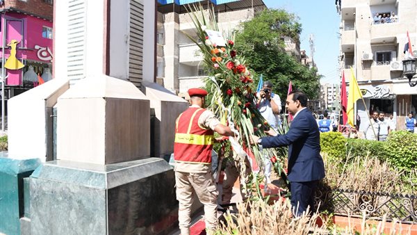 وضع إكليل من الزهور