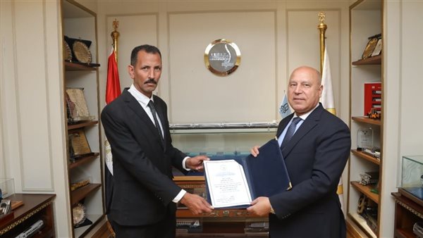 من تكريم الفريق كامل