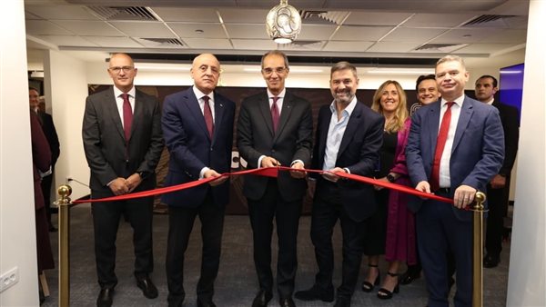 محافظ الاقصر ووزير