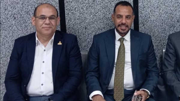 توافد المرشحين لتقديم