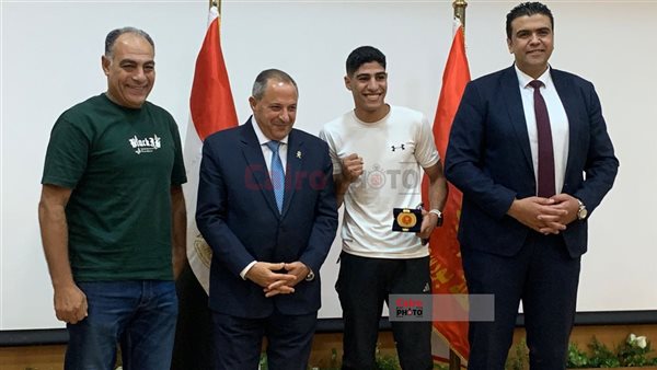 تكريم اللاعب كريم