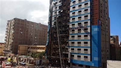 تفحم سيارات وإجلاء المرضى.. تفاصيل حريق 8 طوابق بمستشفى راقودة في الإسكندرية
