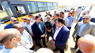 خلال جولته بالقاهرة الجديدة.. وزير الإسكان يستجيب لمطالب سكان سكن مصر بتفقد المشروع 