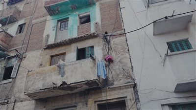 إصابة 3 سيدات إثر سقوط سقف غرفة بعقار في غيط العنب بالإسكندرية