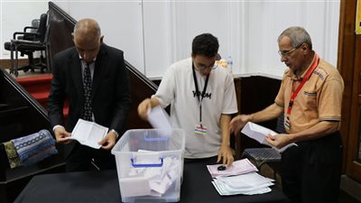 غلق باب التصويت في انتخابات التجديد النصفي لنقابة الأطباء وبدء عملية الفرز