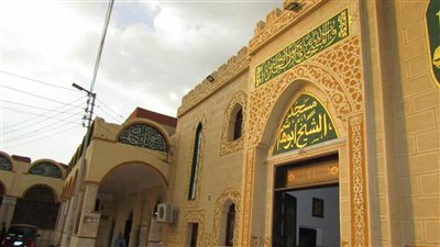 حقيقة بناء ضريح ومقام للدكتور أحمد عمر هاشم.. ومصدر بالأسرة يحسم الجدل