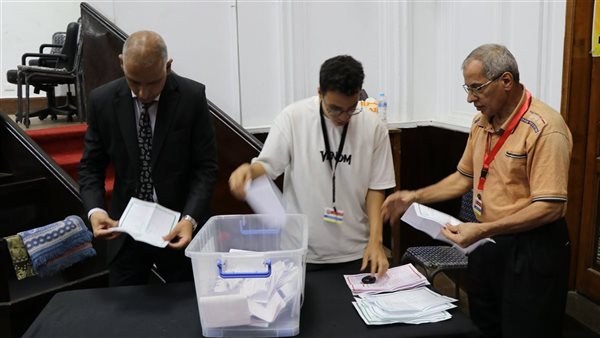 بدء فرز الأصوات في