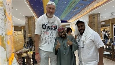 بطول 2.5 متر.. أطول سائح بولندي يزور الأقصر: لست الأطول في العالم