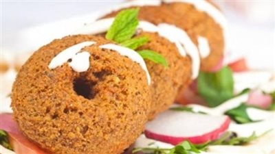 طريقة عمل الطعمية بالصور.. جربيها في الفرن لطعم مقرمش وصحي