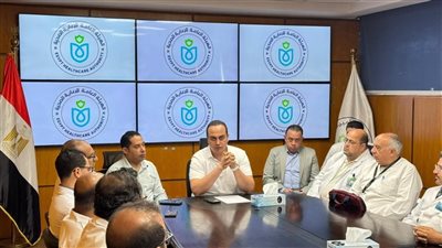 رئيس هيئة الرعاية الصحية يترأس غرفة عمليات التأمين الطبي لقمة السلام بشرم الشيخ