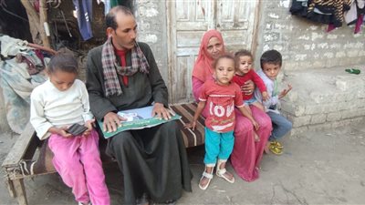 أسرة صغيرة تعاني ضمور العضلات بسوهاج تستغيث: محتاجة حقنة بـ 40 مليون جنيه عشان تقف على رجليها