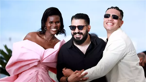 صناع فيلم عائشة لا