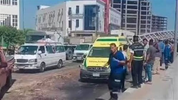 حادث تصادم أمام مجمع