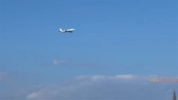 طائرة ترامب تحلق