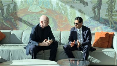 بعد لقاء السيسي ووزير الرياضة.. سر حضور رئيس فيفا قمة السلام بمصر