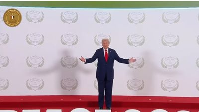 صور تذكارية للرئيس الأمريكي ترامب مع القادة المشاركين بقمة شرم الشيخ للسلام