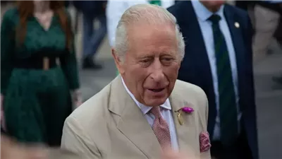 قلق متصاعد داخل القصر الملكي بعد ظهور الملك تشارلز الثالث بملامح ضعف واضحة