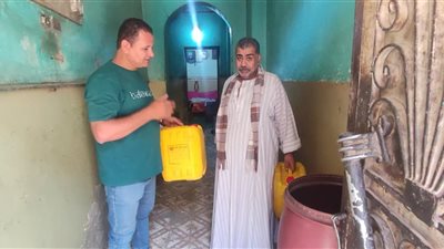 انقطاع المياه عن منزل مواطن مريض يعول 3 من ذوي الهمم بسوهاج.. ومناشدة عاجلة للمسؤولين لإنقاذ أسرته