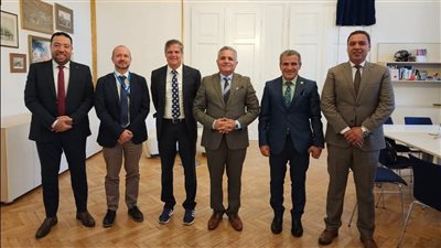 رئيس جامعة السويس يزور جامعة فيينا للتكنولوجيا لبحث التعاون في مجالات البحث العلمي والطاقة والذكاء الاصطناعي