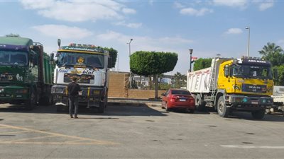 جهاز مدينة 6 أكتوبر يضبط 5 سيارات نقل وخلاطة مخالفة والتحفظ عليها بمقر الجهاز