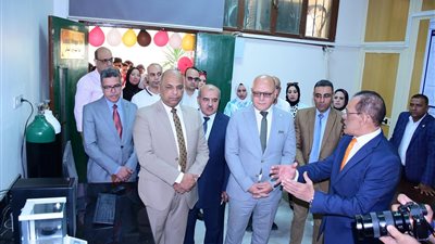 رئيس جامعة سوهاج يفتتح وحدة المعمل المركزي للتحليل الحراري بكلية العلوم