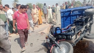 مصرع شخص وإصابة آخر في حادث تصادم موتوسيكل مع سيارة ميكروباص بأسيوط