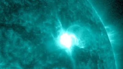 رصد توهج شمسي متوسط القوة من البقعة النشطة AR4246