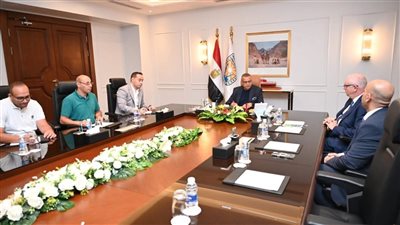 لاستعراض خطة العمل.. محافظ جنوب سيناء يلتقي رئيس الشركة العالمية المنفذة لمشروع إنتاج الطاقة الضخم والهيدروجين الأخضر