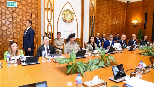 إيمان كريم تستعرض