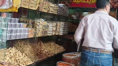 ضبط 25 مخالفة تموينية على المحال التجارية في الفشن ببني سويف 