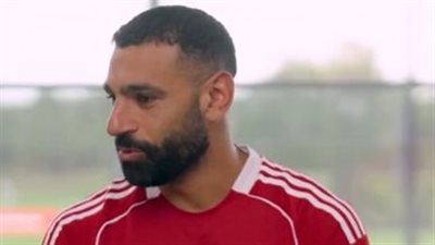 محمد صلاح: والدي أول شخص شجعني على لعب كرة القدم.. وعانيت كثيرًا للوصول إلى هنا