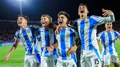 الأرجنتين تفوز على كولومبيا في كأس العالم للشباب.. وتضرب موعدًا مع المغرب بالنهائي