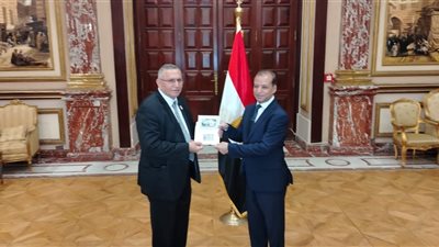 يمامة وعلام الأبرز.. بدء إجراءات تسليم الأعضاء المعينين بمجلس الشيوخ كارنيهات العضوية