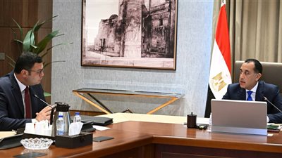 مدبولي يتابع مع وزير الإسكان تنفيذ مشروعات المدن الجديدة وخطة طرح 400 ألف وحدة سكنية